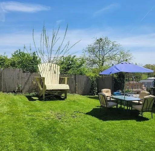 Apartment 3 Bedroom - Off Street Parking - Amazing View Nearby Pittsburgh