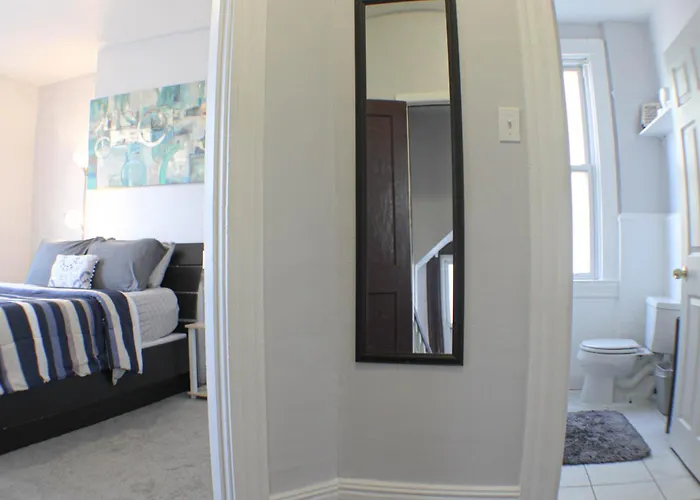 3 Bedroom - Off Street Parking - Amazing View Nearby Apartment