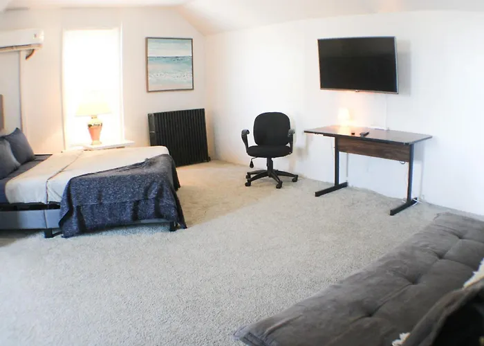 3 Bedroom - Off Street Parking - Amazing View Nearby * Pittsburgh