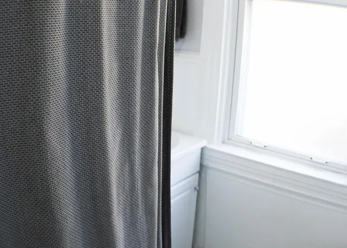 3 Bedroom - Off Street Parking - Amazing View Nearby Apartment
