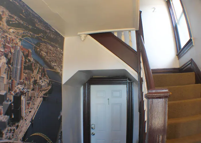 3 Bedroom - Off Street Parking - Amazing View Nearby
