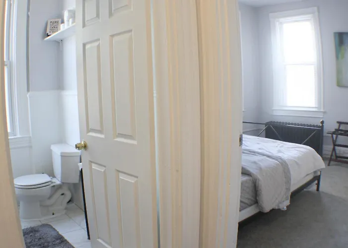 3 Bedroom - Off Street Parking - Amazing View Nearby Apartment