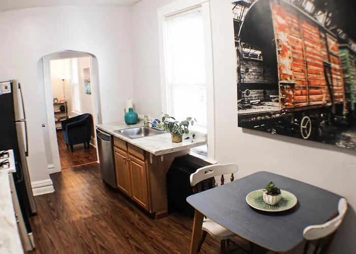 Apartment 3 Bedroom - Off Street Parking - Amazing View Nearby